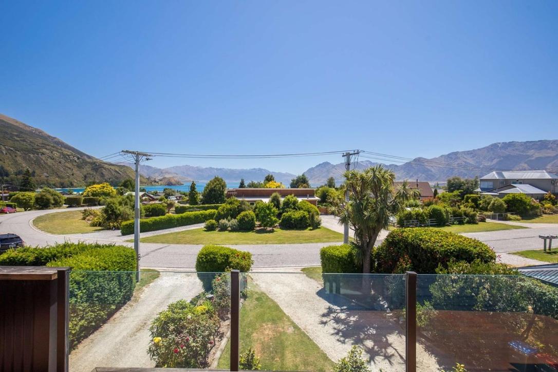 Views On Parry - Lake Hawea Holiday Home Eksteriør bilde